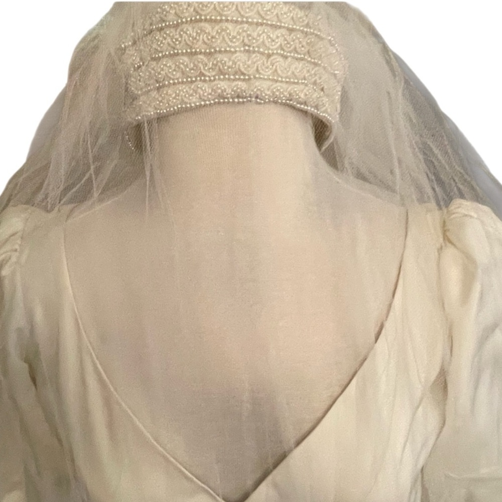Vintage Elegant Intricate Beaded Ivory Bridal Tiara Veil Gorgeous